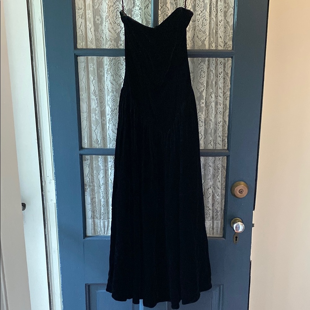 Vintage black velvet strapless dress for cocktails or prom!